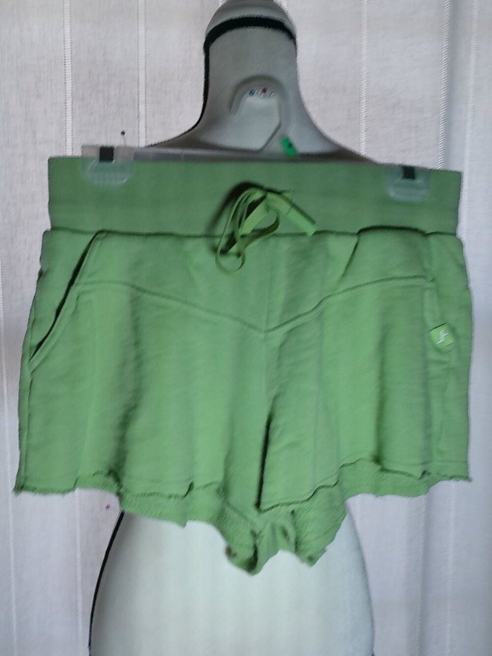 JOYLAB NWOT Shorts w/Pockets Pull-On w/Drawstring Light Green NWOT M - Picture 2 of 9